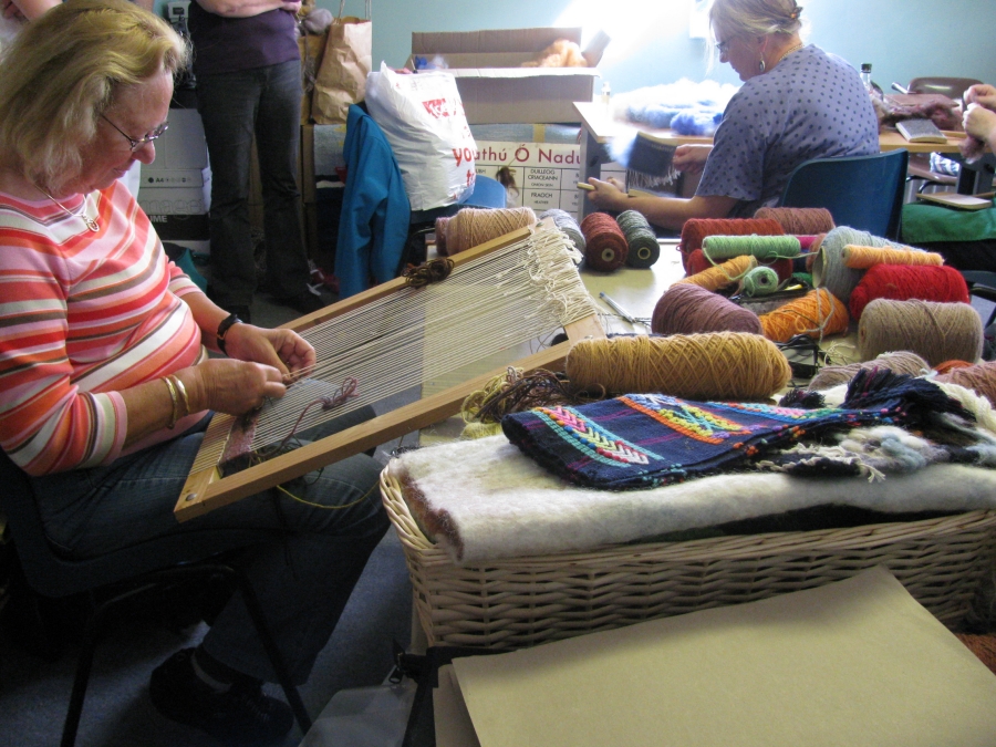 Tapestry weaving class in Oideas Gael.