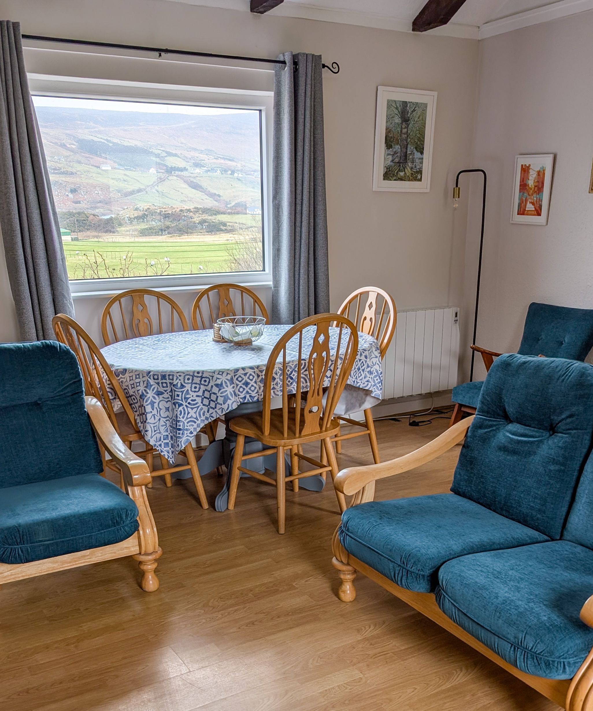 Teach Foinse — seomra suí