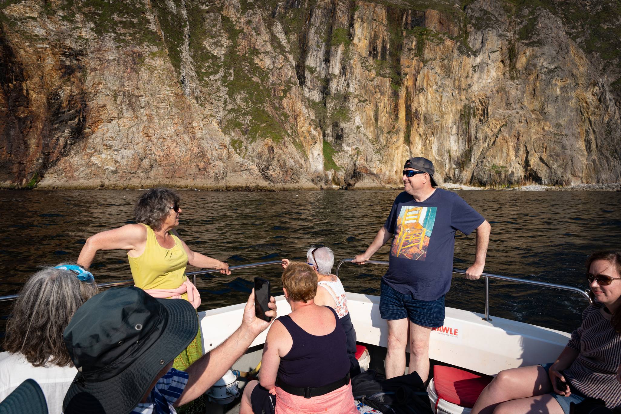 Anna agus Peadar ar an bhád ag Bun Glas, Sliabh Liag