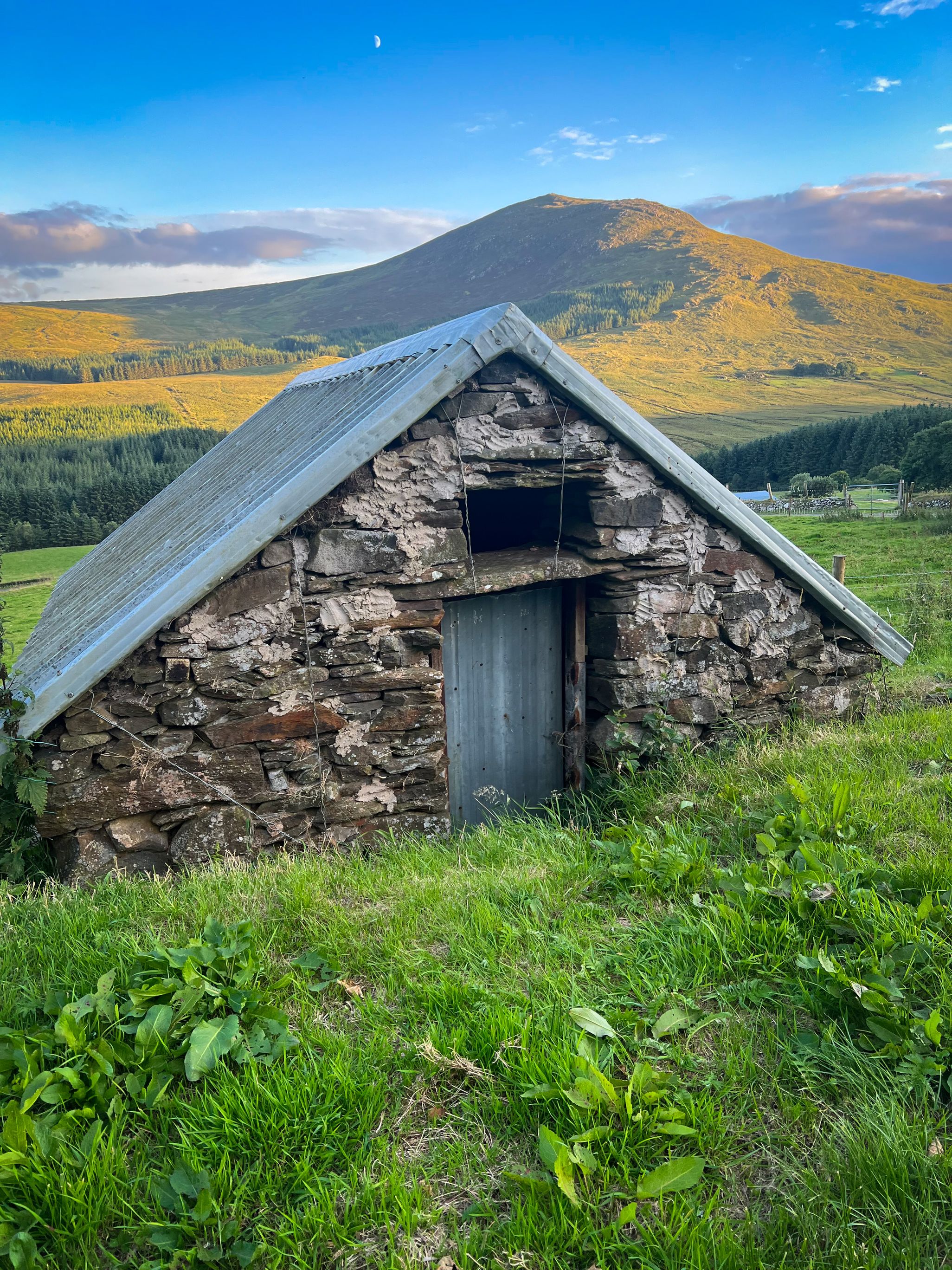 A hut in Gleann Fhinne